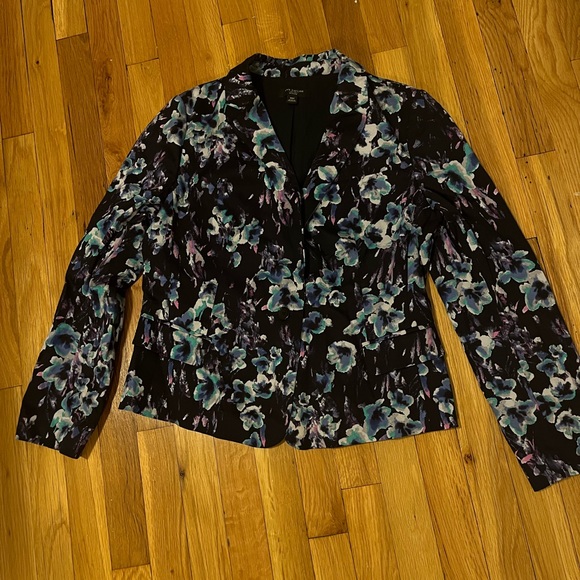 Blazer - Picture 3 of 6